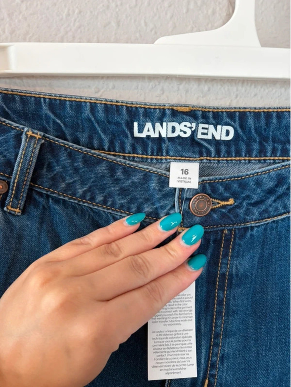 NWT Lands' End Women's Chino Denim Shorts size 16 - Picture 2 of 3